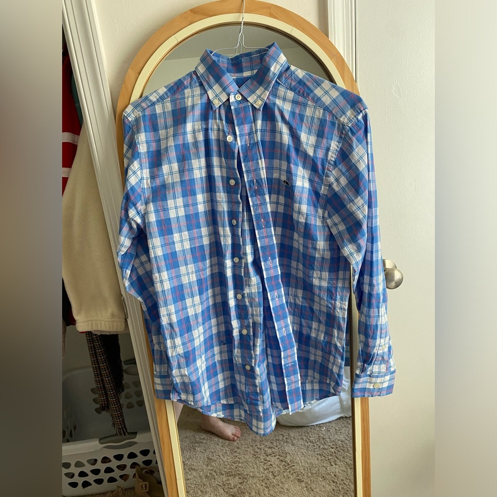 Men’s vineyard vines button down shirt